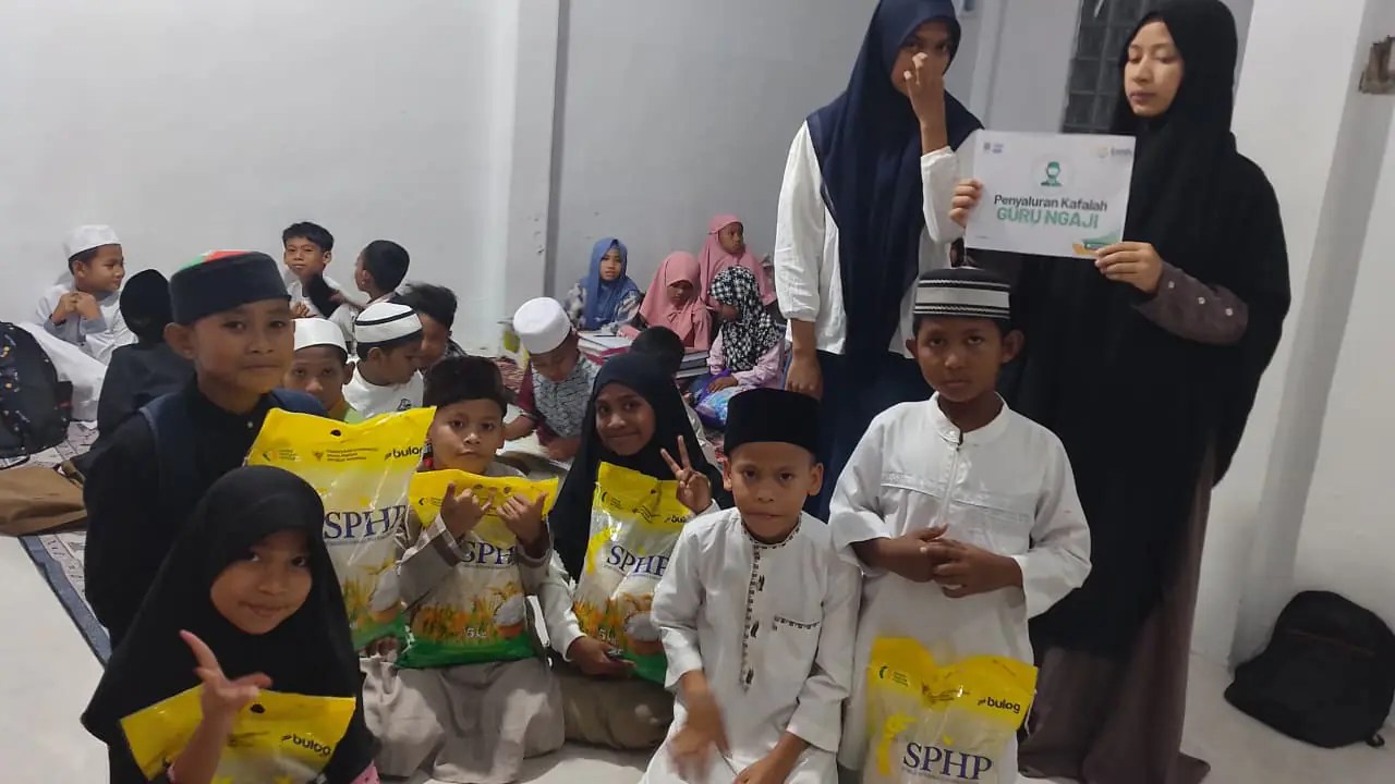 BMH Maluku Salurkan Kafalah untuk Guru Ngaji TPQ Sabilun Najah Waeheru Ambon, Disertai Bantuan Logistik