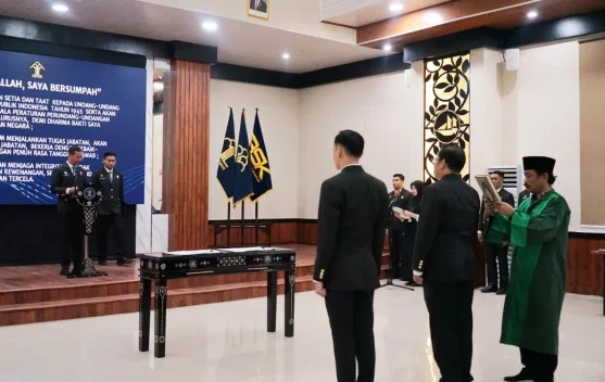 Kakanwil Kemenkum Sulbar Lantik Pejabat Nonmanajerial, Tekankan Integritas dan Kode Etik ASN