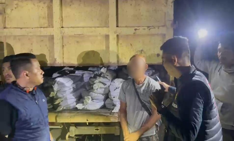 Ditpolairud Polda Babel Gagalkan Penyelundupan 8 Ton Pasir Timah di Pelabuhan Roda Emas Belitung Timur, 2 Orang Diamankan