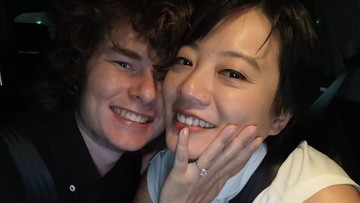 Leony Umumkan Dilamar Charles Seaman, Pamer Cincin Pertunangan