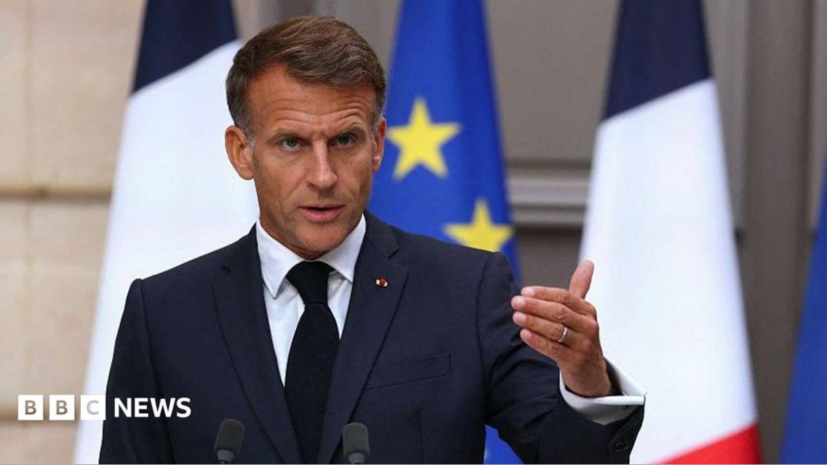 Macron Peringatkan Serangan Hibrida Rusia ke Eropa Makin Intensif