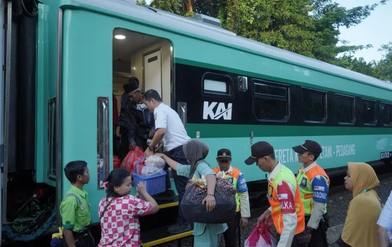 Kereta Petani dan Pedagang Layani 43.780 Penumpang di Banten, Stasiun Cikeusal Terpadat
