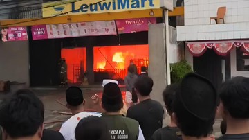 Minimarket Dua Lantai di Leuwiliang Bogor Terbakar, Penyebab Masih Diselidiki
