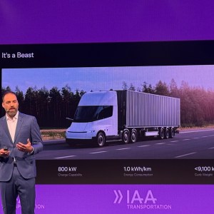Tesla Bidik Pengiriman Semi di Eropa Akhir 2027