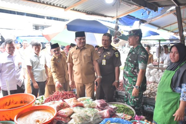 Bupati Bireuen Sidak Pasar Induk Cureh, Harga Cabai Melonjak Rp 60 Ribu per Kilogram