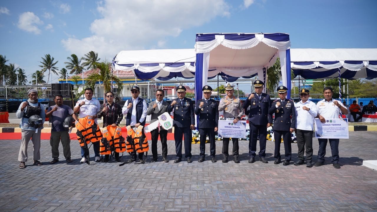 Wagub Malut Sarbin Pimpin Upacara Harhubnas 2026 di Ternate, Serahkan ETLE Hub hingga Bus Sekolah