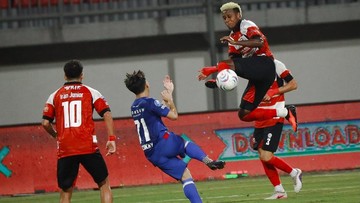Madura United Didenda Rp30 Juta Usai Suporter Lempar Pisang ke Bench Persijap