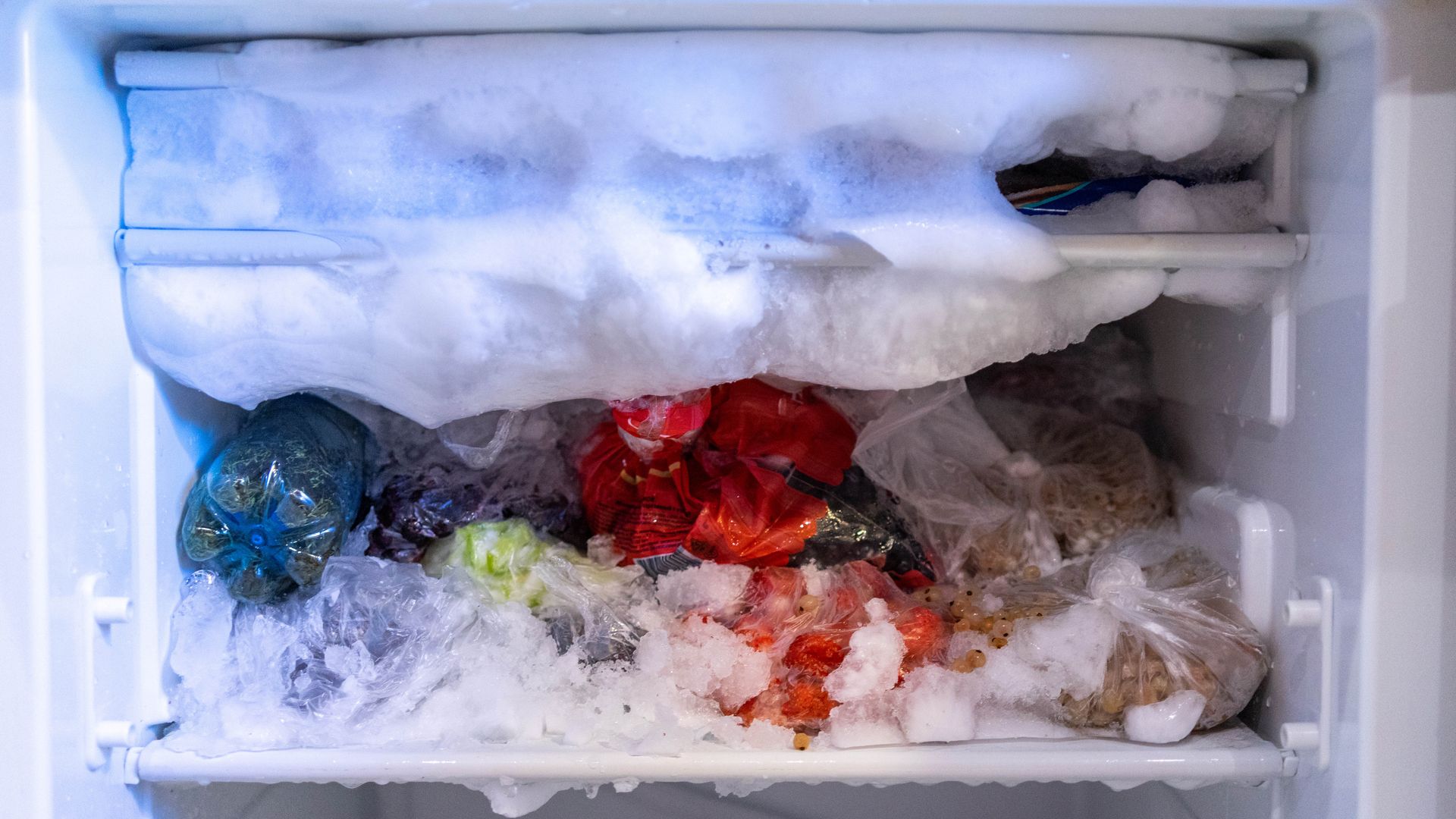 Kulkas Freezer Berlapis Es? Ini Penyebab dan Cara Mengatasinya