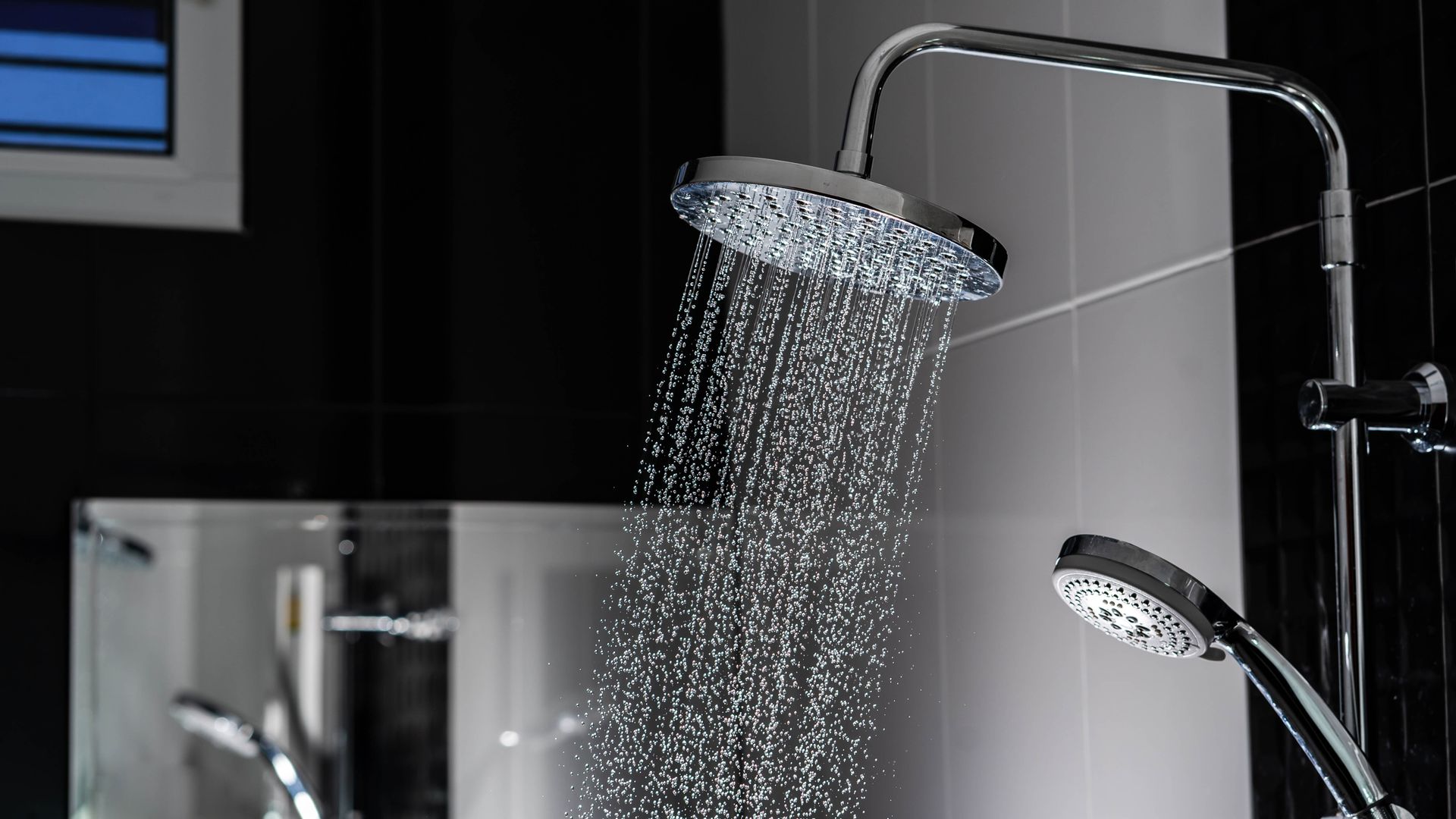 Pakar Kamar Mandi: Ganti Tirai Plastik untuk Cegah Jamur di Shower
