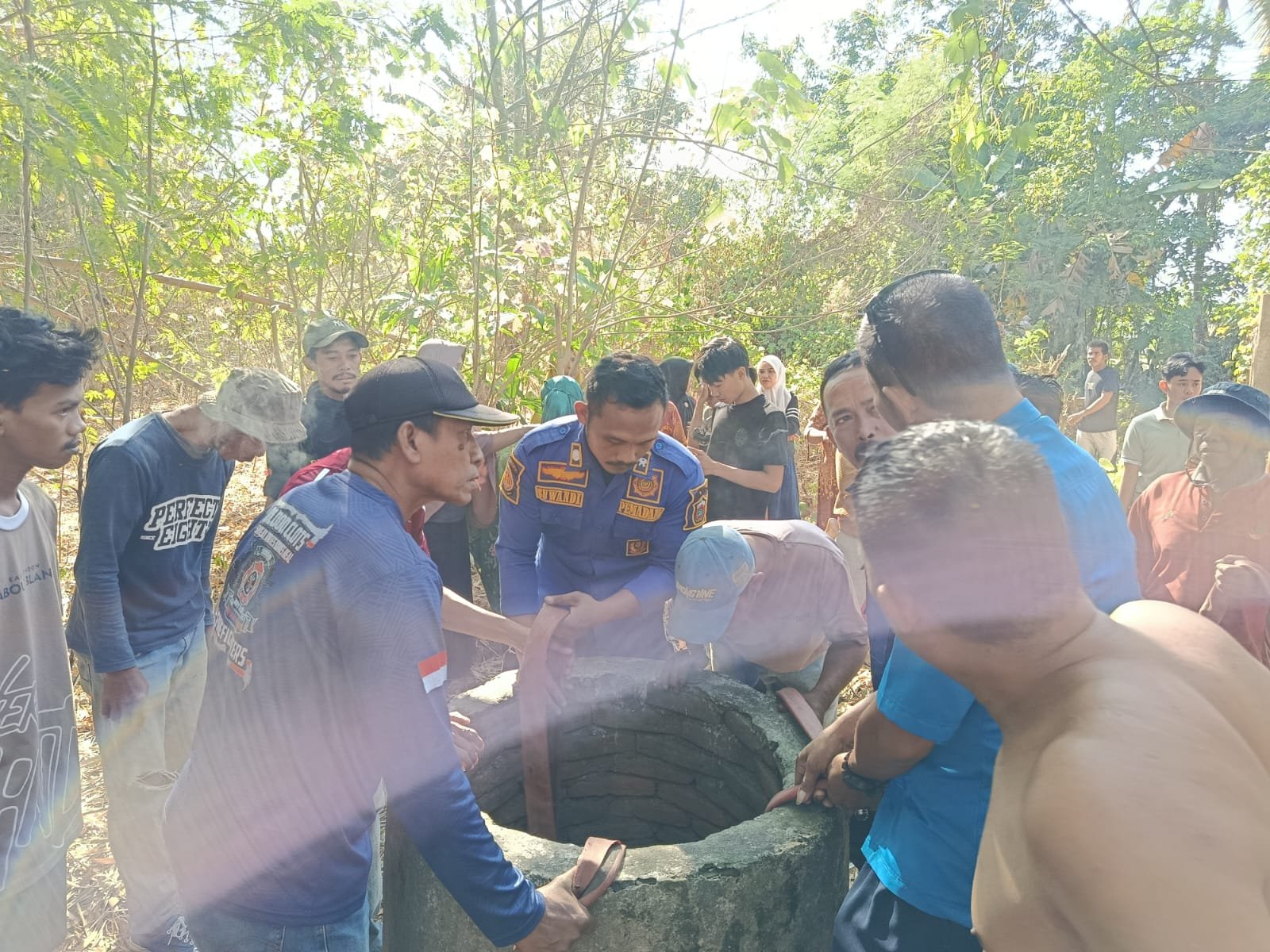 Damkar Takalar Evakuasi Lansia 58 Tahun dari Sumur di Patte'ne dalam 10 Menit