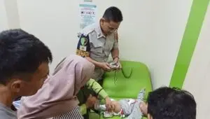 Polres Brebes Dampingi Dua Balita Penderita Kaki Pengkor Bawaan hingga Dapat Sepatu Dennis Brown