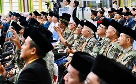 Gontor Raih Penghargaan Pajak, KH Hasan Sahal Lapor Langsung ke Prabowo