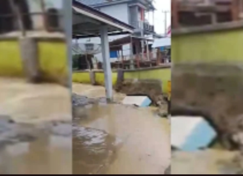 Banjir Bandang di Pasaman, Amrianto (49) Hilang Terseret Arus Sungai Aek Koronok