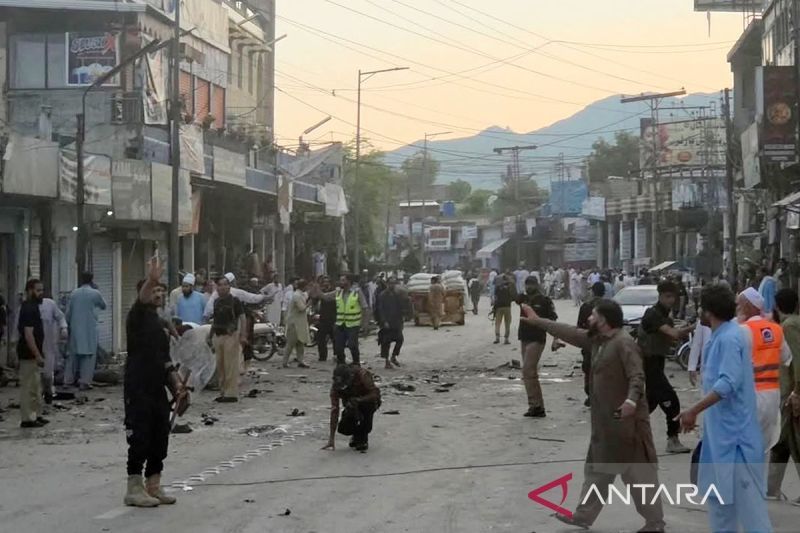 Serangan Bom Bunuh Diri di Kantor Polisi Kohat Pakistan Tewaskan 21 Orang