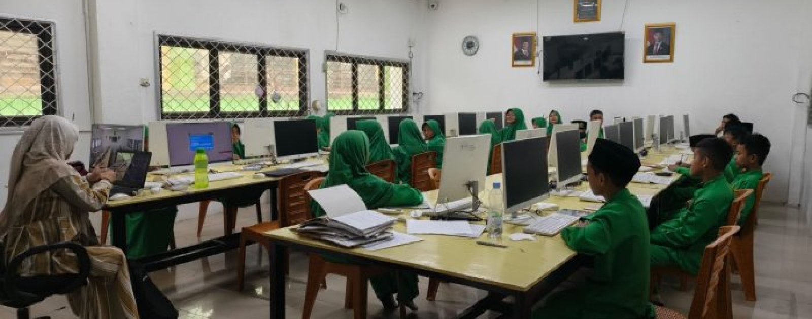 Gedung Lab Terpadu MTsN 2 Kota Jambi Kembali Aktif, Siswa Kelas 7 Praktik IPA hingga Logika Pemrograman
