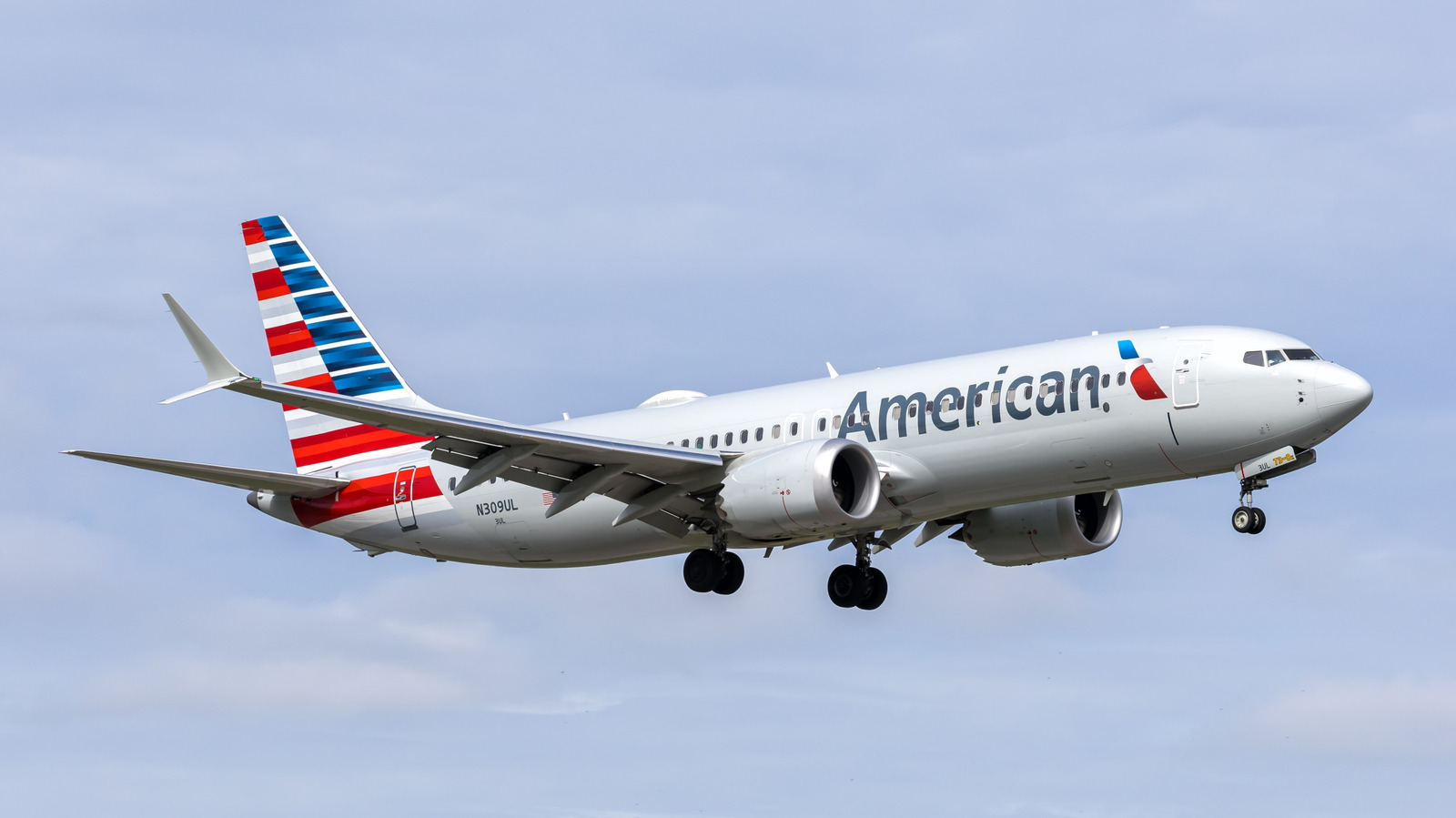 American Airlines Bakal Tanggung Biaya Avtur Ekstra USD 1 Miliar Imbas Perang Iran