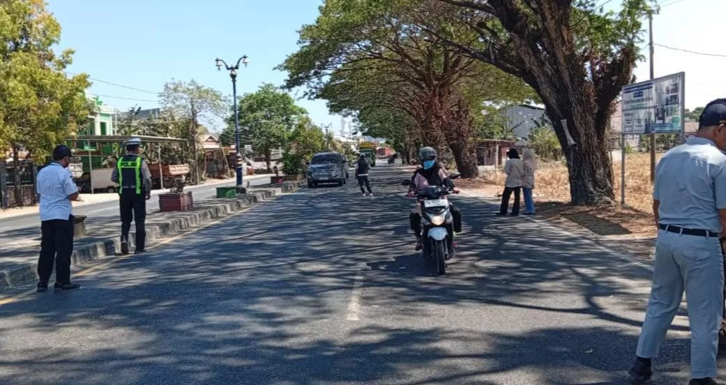 Bapenda Barru Tertibkan Pajak Kendaraan Bermotor, Petugas Razia di Jalan Poros