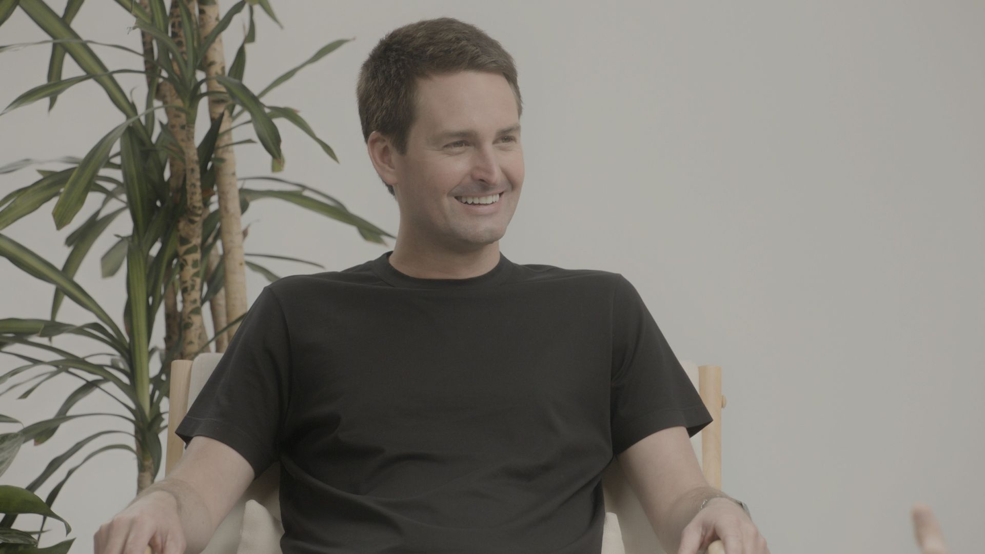 Snap CEO Tolak Pesan AI dari Istrinya, Specs Diklaim Lawan 