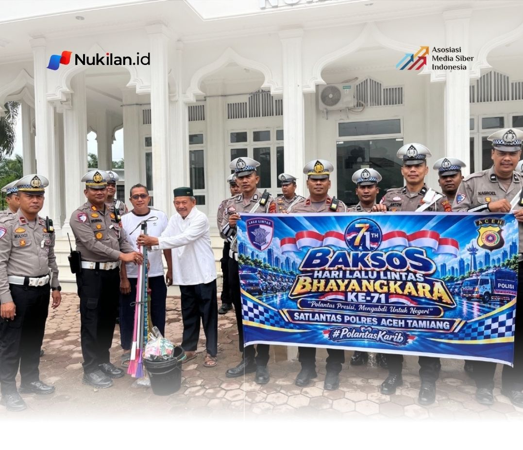 Satlantas Polres Aceh Tamiang Bersihkan Masjid Nurul Yakin Jelang Hari Lalu Lintas Bhayangkara ke-71