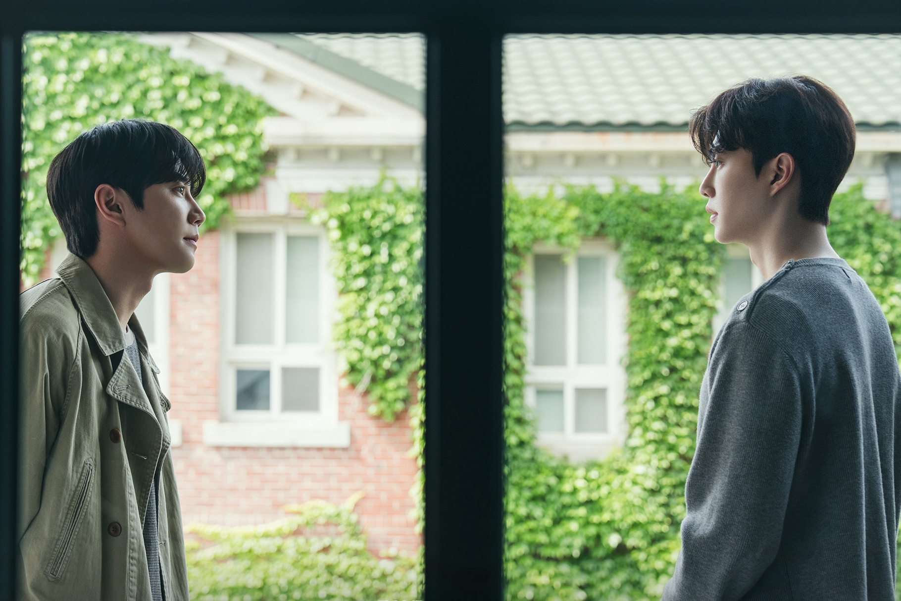 Song Kang dan Lee Jun Young Bereuni Dingin di Four Hands, Two Sonatas