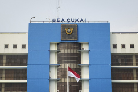 Suahasil: Penerimaan Bea Cukai Rp 210,2 Triliun, Rokok Ilegal Naik 60 Persen