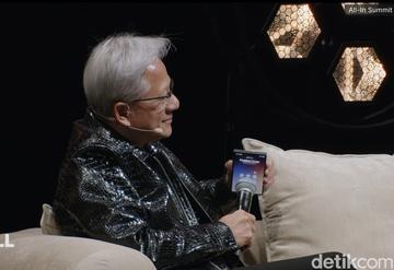 Jensen Huang Pakai Galaxy Z Fold 8, Ponsel Lipat Samsung Terbaru