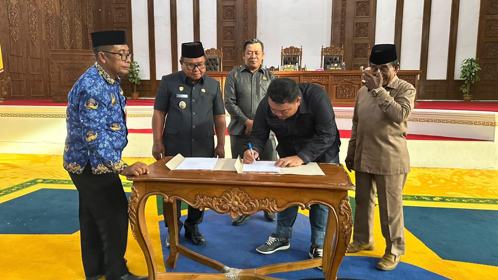 DPRD dan Pemda Pulau Taliabu Sepakati Ranperda Pilkades Serentak Jadi Perda, 3 Fraksi Beri