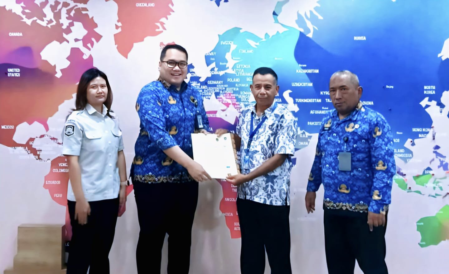 Pemkab Sumbawa Barat Serahkan Nota Kesepakatan Pembentukan Unit Kerja Imigrasi di Jakarta