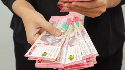 Rupiah Ditutup Rp17.758 per USD, Melemah Tujuh Sesi Beruntun