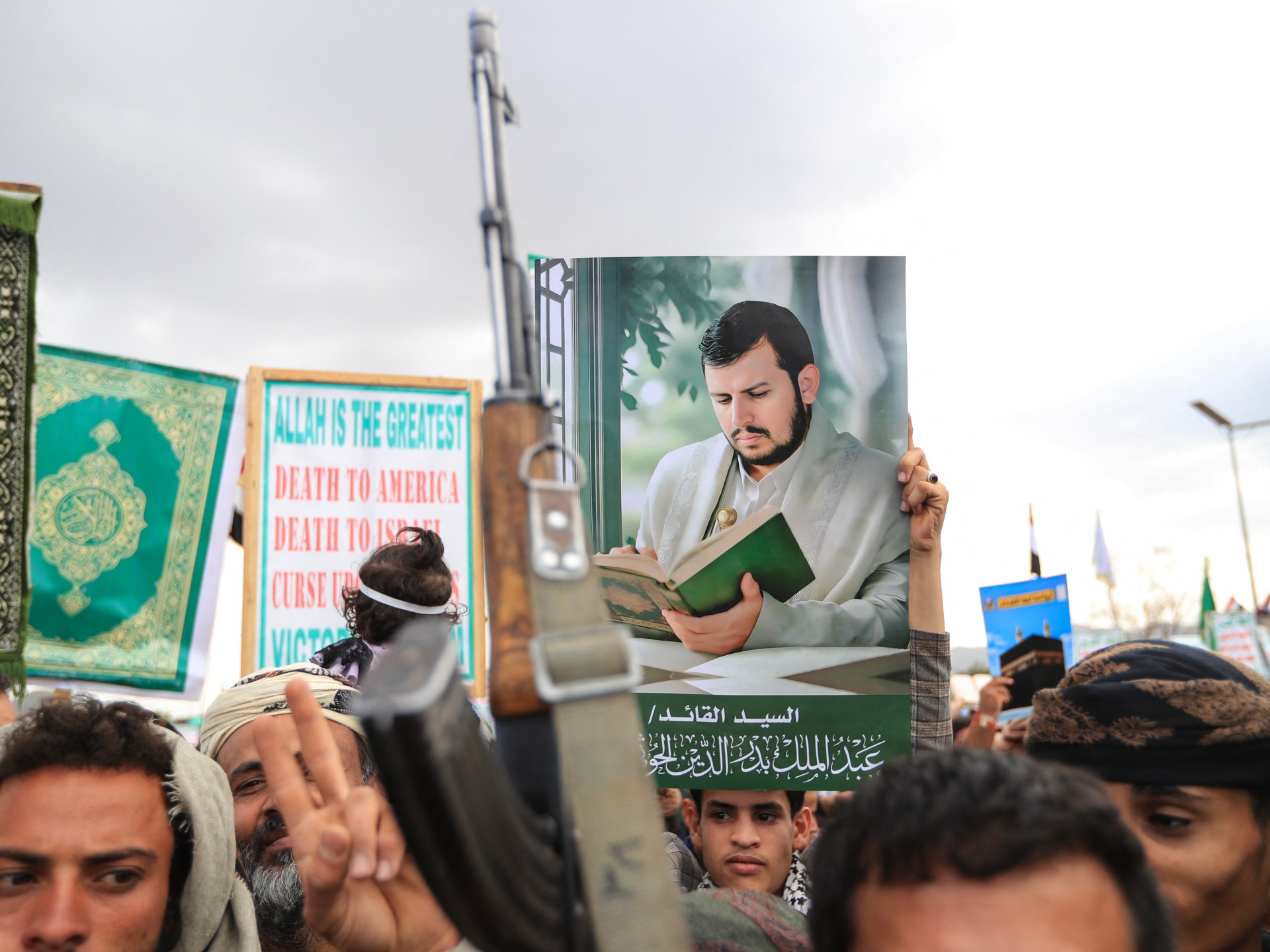 Trump Perpanjang Sanksi Iran, Ribuan Warga Yaman Demo Dukung Houthi