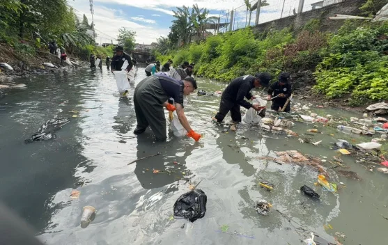 Krisis Air di Pagedangan Tangerang, Warga Desa Karang Tengah Terpaksa Minum Air Sungai Keruh Berbau