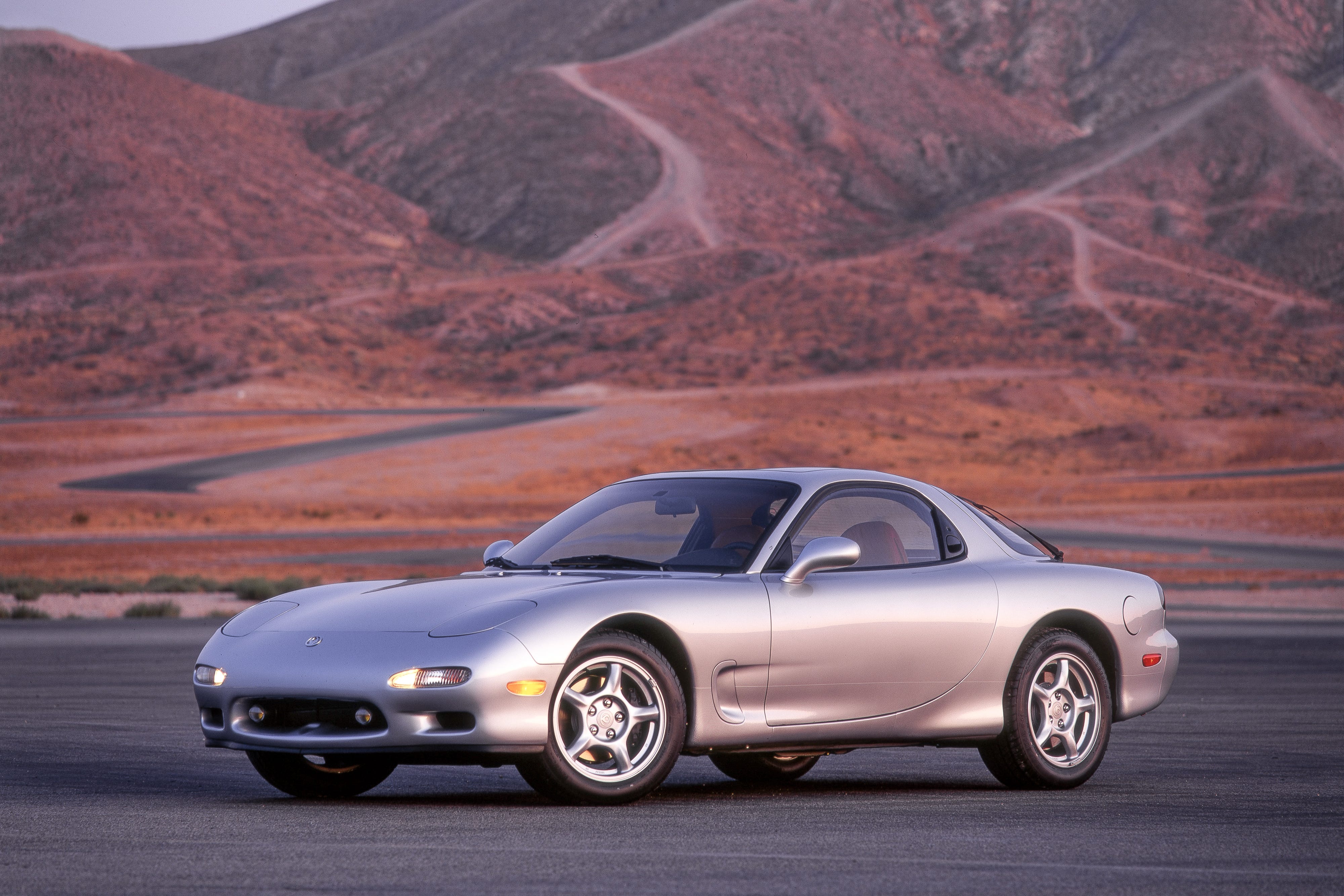Review Mazda RX-7 1993 Generasi Ketiga: 255 HP, Masih Pakai Mesin Rotary