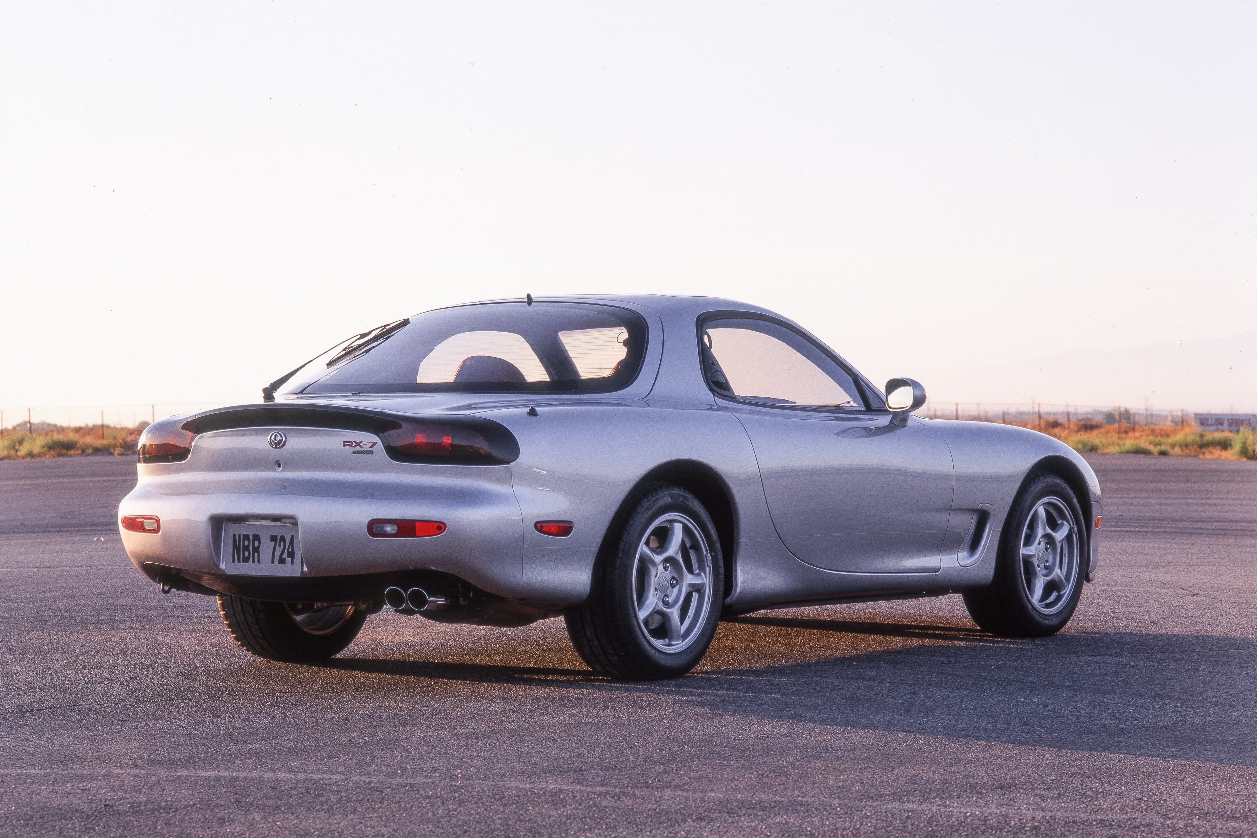 Review Mazda RX-7 1993: Ikon Rotary yang Tetap Memikat