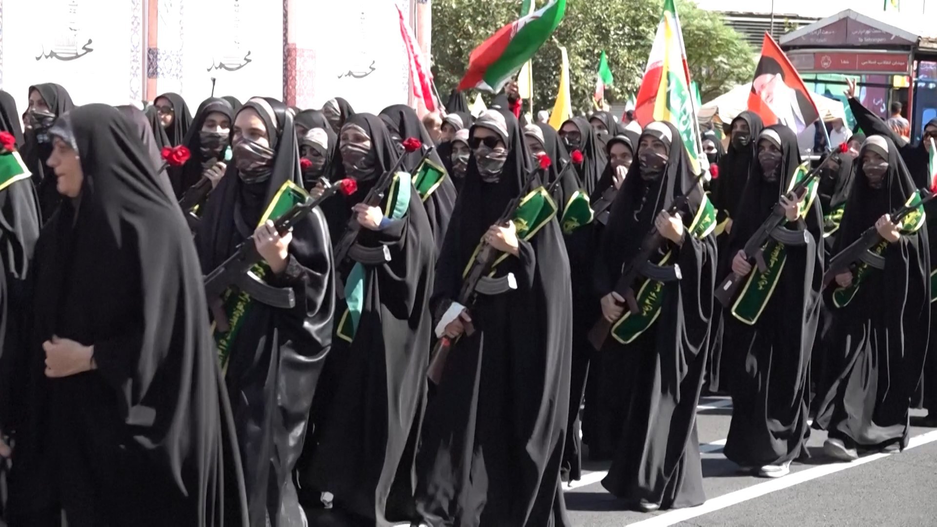 Iran Gelar Pameran Kekuatan Militer di Tehran, Ratusan Ribu Warga Dimobilisasi