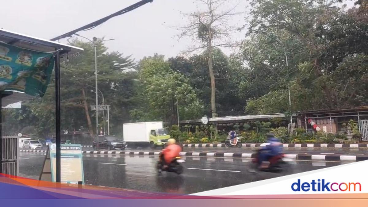 Usai Salat Istisqa di Alun-alun Bogor, Hujan Deras Basahi Cibinong dan Sukaraja