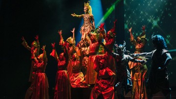 Drayang Kijang Kencana di TIM: Wayang Kulit yang Menyanyi dan Berdansa