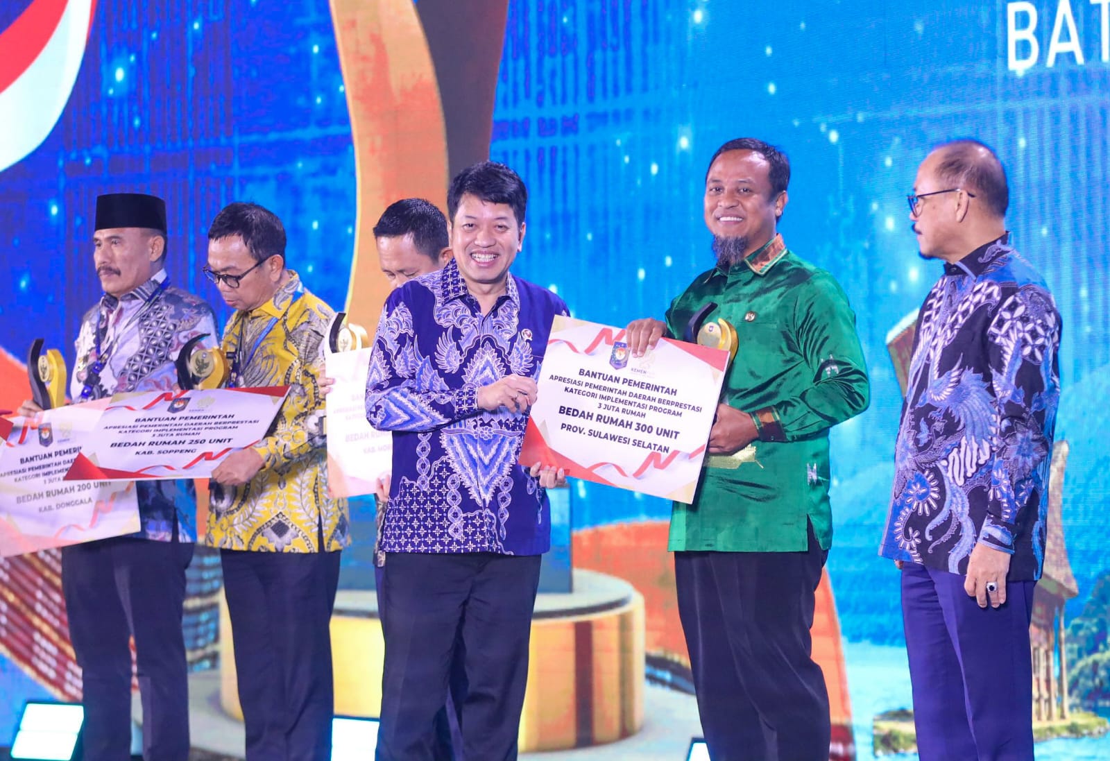 Pemprov Sulsel Borong Dua Penghargaan Kemendagri, Boyong Insentif Rp6 Miliar dan 300 Unit Bedah Rumah