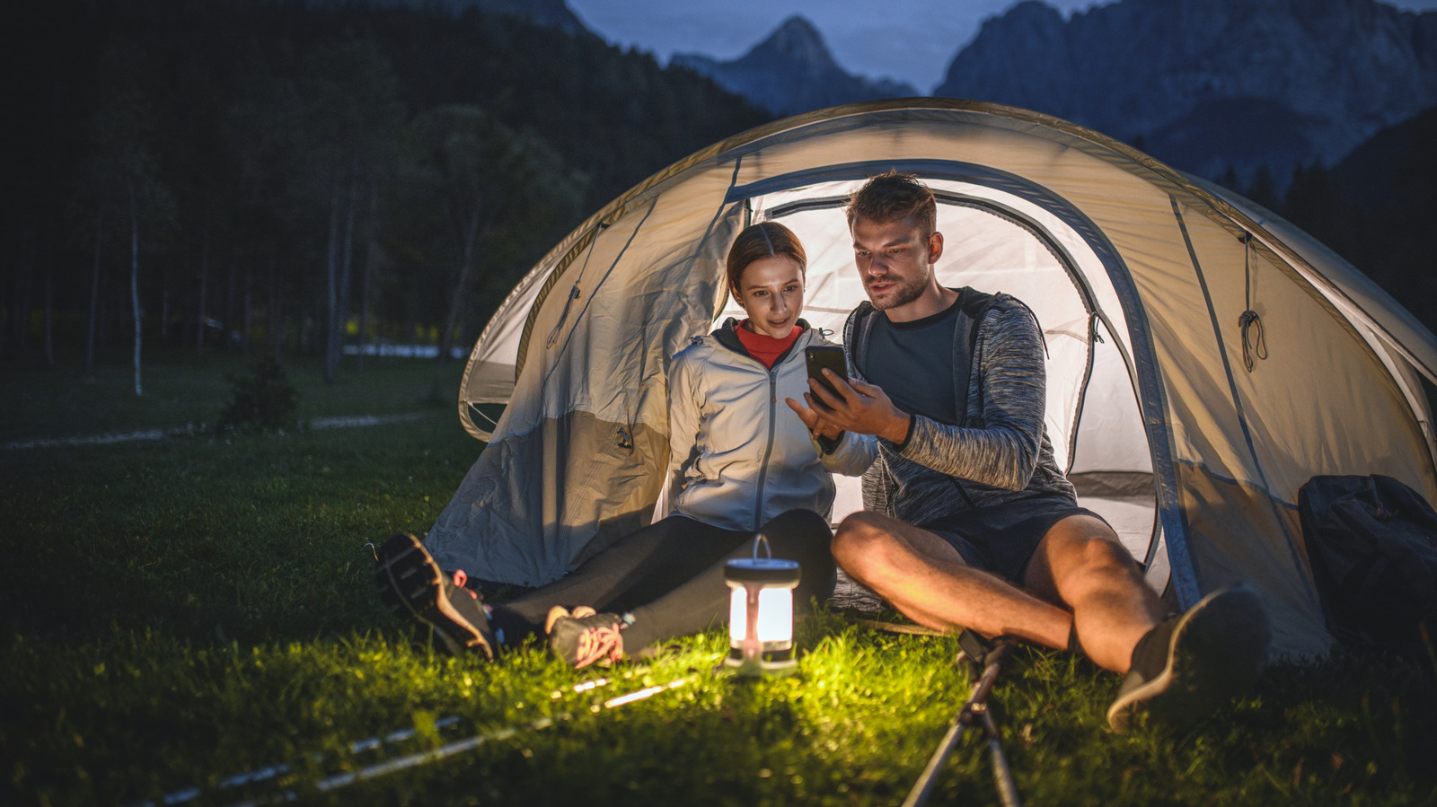 Lowe's Jual Perangkat Camping Praktis Mulai 10 Dolar, Ada Gergaji Listrik hingga Multitool