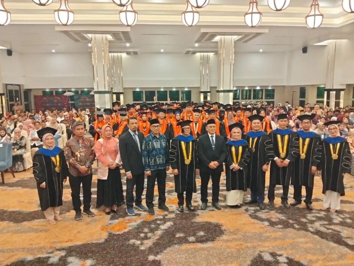 133 Lulusan Widyaloka Palu Diwisuda, Alumni Langsung Direkrut Perusahaan Tempat Praktik