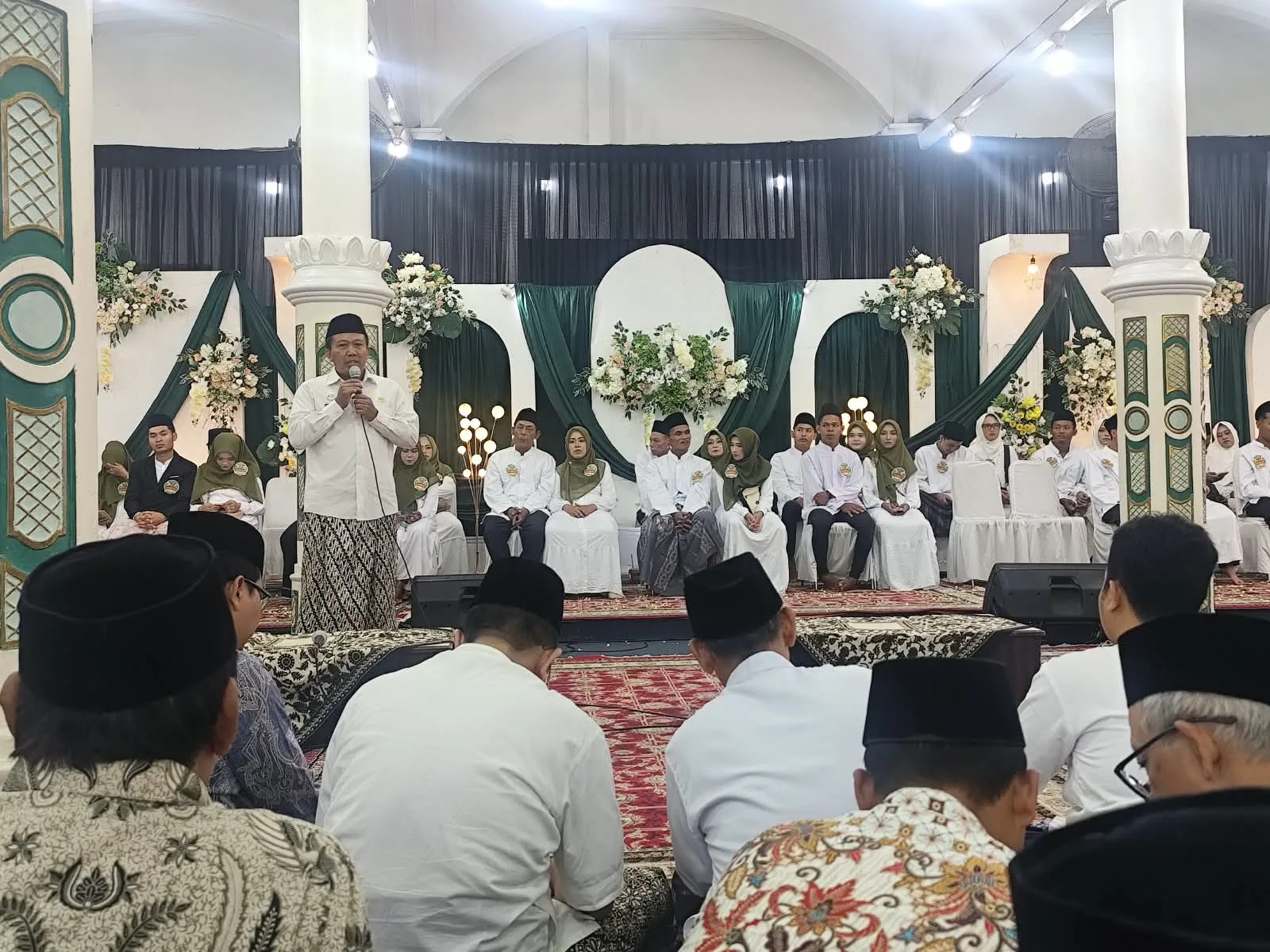 21 Pasangan Calon Pengantin Ikuti Nikah Maulid Gratis di Kanzus Sholawat Pekalongan, Peserta Tertua 55 Tahun