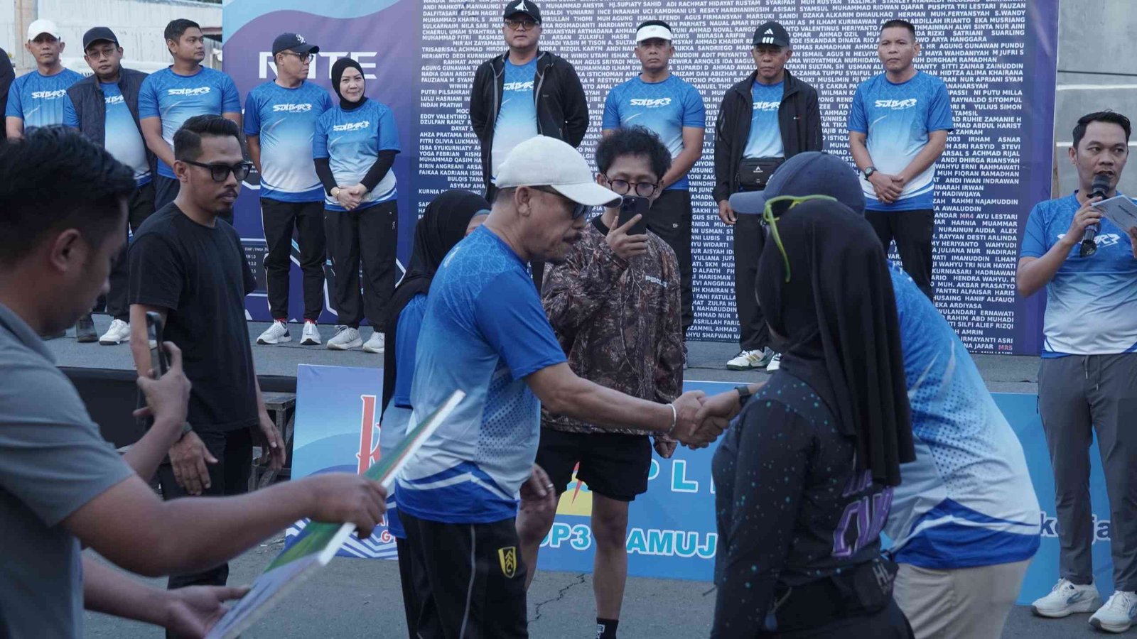 Kapolda Sulbar Ikut Lepas 810 Peserta Sulbar Fun Run 3 Sambut HUT ke-22 di Kompleks Gubernur