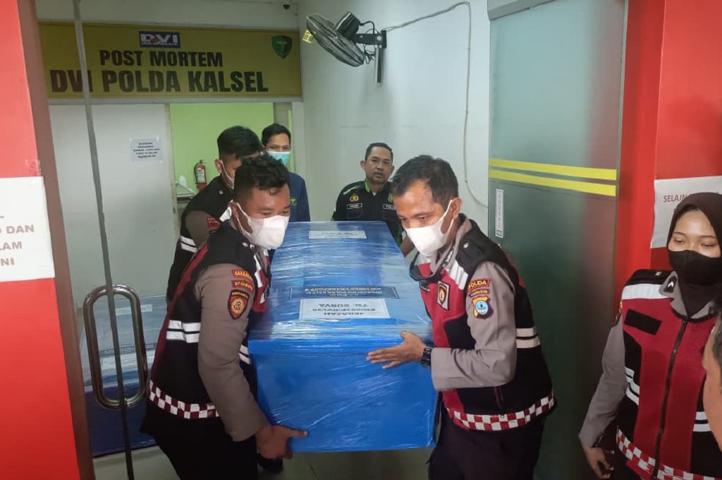 Polri Serahkan 9 Korban Tewas KM Virgo Transport 8 ke Keluarga Usai Identifikasi DVI