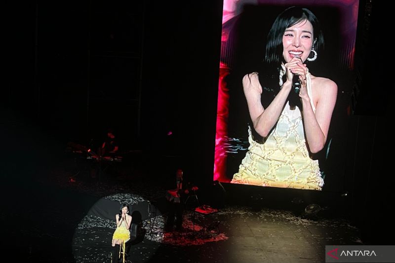 Tiffany Young Sapa Penggemar Jakarta Lewat Konser Edge of Calm Tour