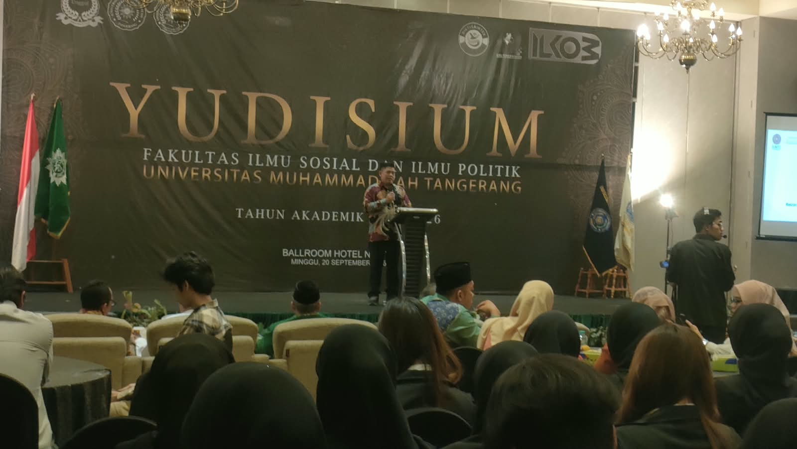 363 Lulusan FISIP UMT Diyudisium di Cipondoh, Rektor Warsito Ingatkan Tantangan AI