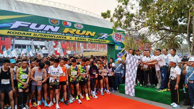 Kodam II/Sriwijaya Gelar Fun Run HUT ke-81 TNI di Jakabaring, Hampir 4.000 Peserta Ikut Lari 5K