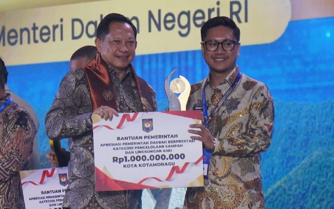 Pemkot Kotamobagu Raih Apresiasi Pengelolaan Sampah Regional Sulawesi 2026, Wagub Rendy Mangkat Terima di Makassar