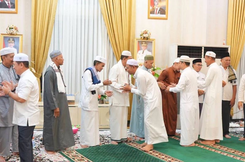 Bupati Barito Utara Sambut 1 Rombongan Jemaah Haji di Rujab, Minta Bawa Kesejukan ke Kampung Masing-Masing