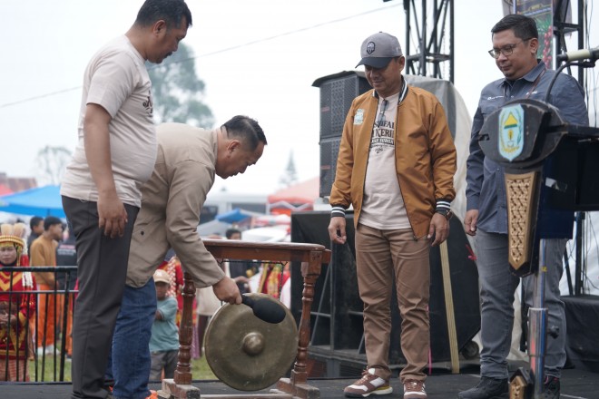 Bupati Kerinci Monadi Buka Festival Kopi Kerinci 2026 di Kayu Aro, Dorong Kopi Lokal Naik Kelas