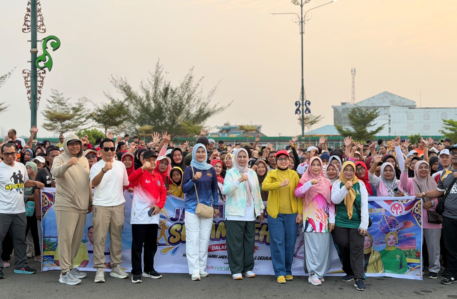 Ribuan Warga Tanjungpinang dan Bintan Padati Jalan Sehat HUT Kepri ke-24 dan Haornas ke-43 di Gurindam 12