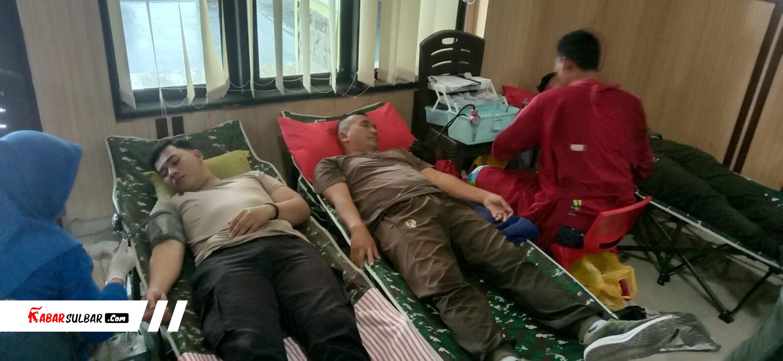 Polresta Mamuju Ikut Donor Darah Sambut HUT TNI ke-81 di Makodim 1418, Ipda Kamsil Pimpin Personel